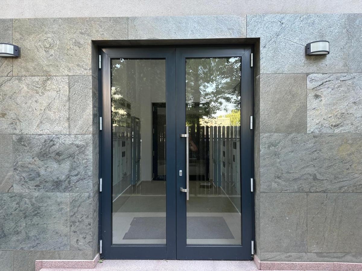 In Apart Hotel Bükreş Dış mekan fotoğraf